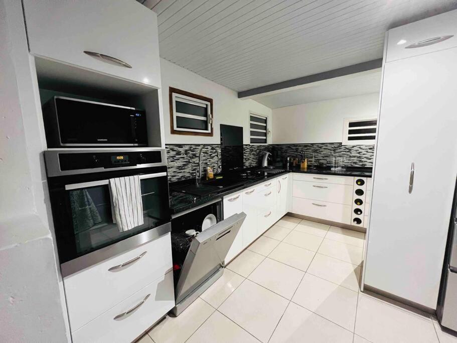 Charmante Villa, Kaz' Aa.Liyah Пойнт а Питр Екстериор снимка